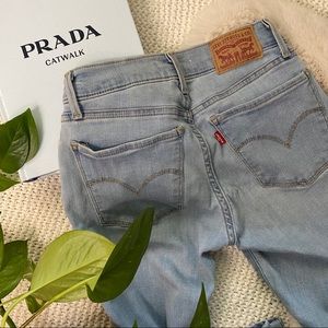 Levi’s 710 Super Skinny Jeans